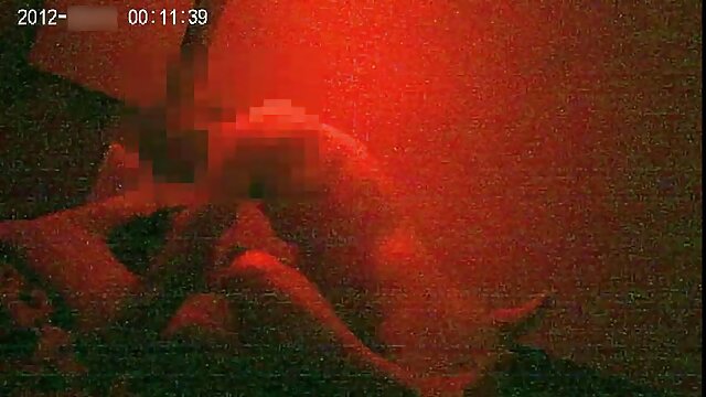 Két gyönyörű leszbikus csaj játszik ingyen pornófilmek egymás nedves hasítékai a szabadban