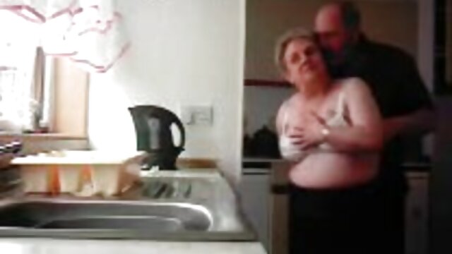 Peppering szőke kurva film pornó kap neki rózsaszínes punci nyelve szar